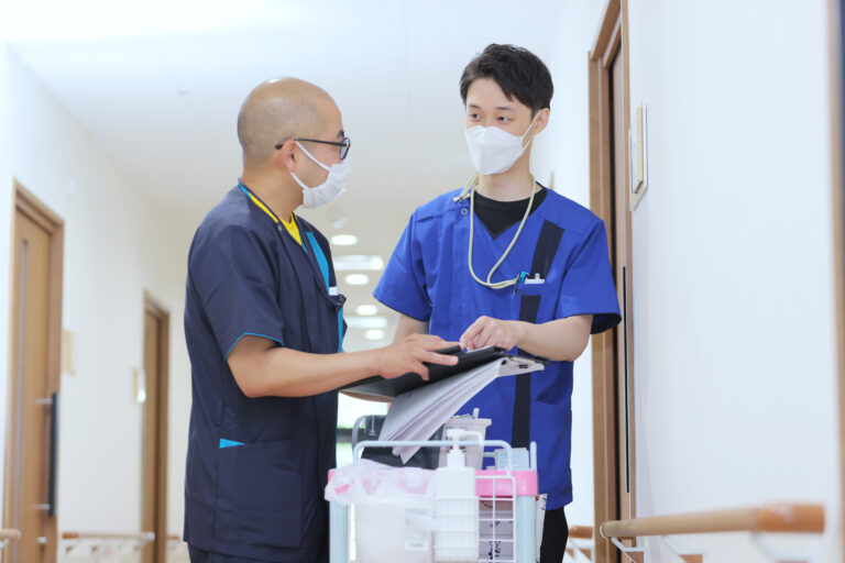 全国に医療対応型ホームを展開するリヤンド-絆-で働く看護師