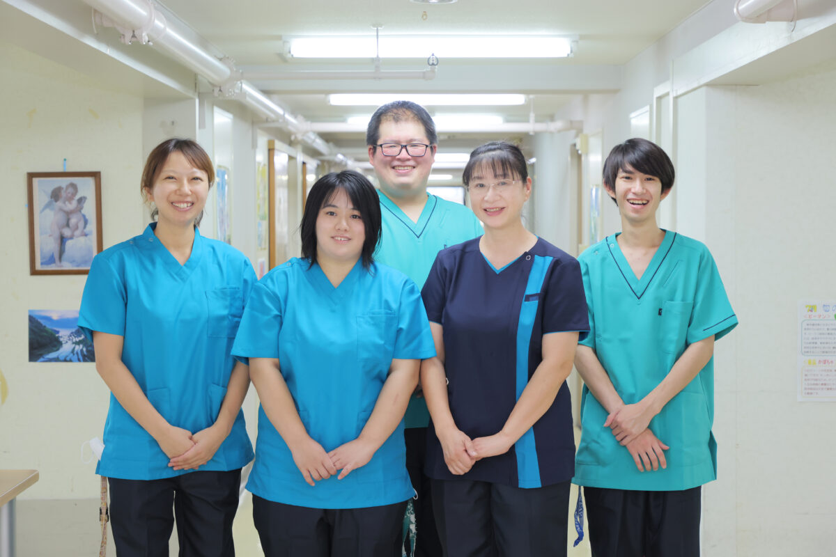 千葉県市原市・姉ヶ崎にある医療対応型ホームリヤンド-絆-姉崎で働く介護職員たち
