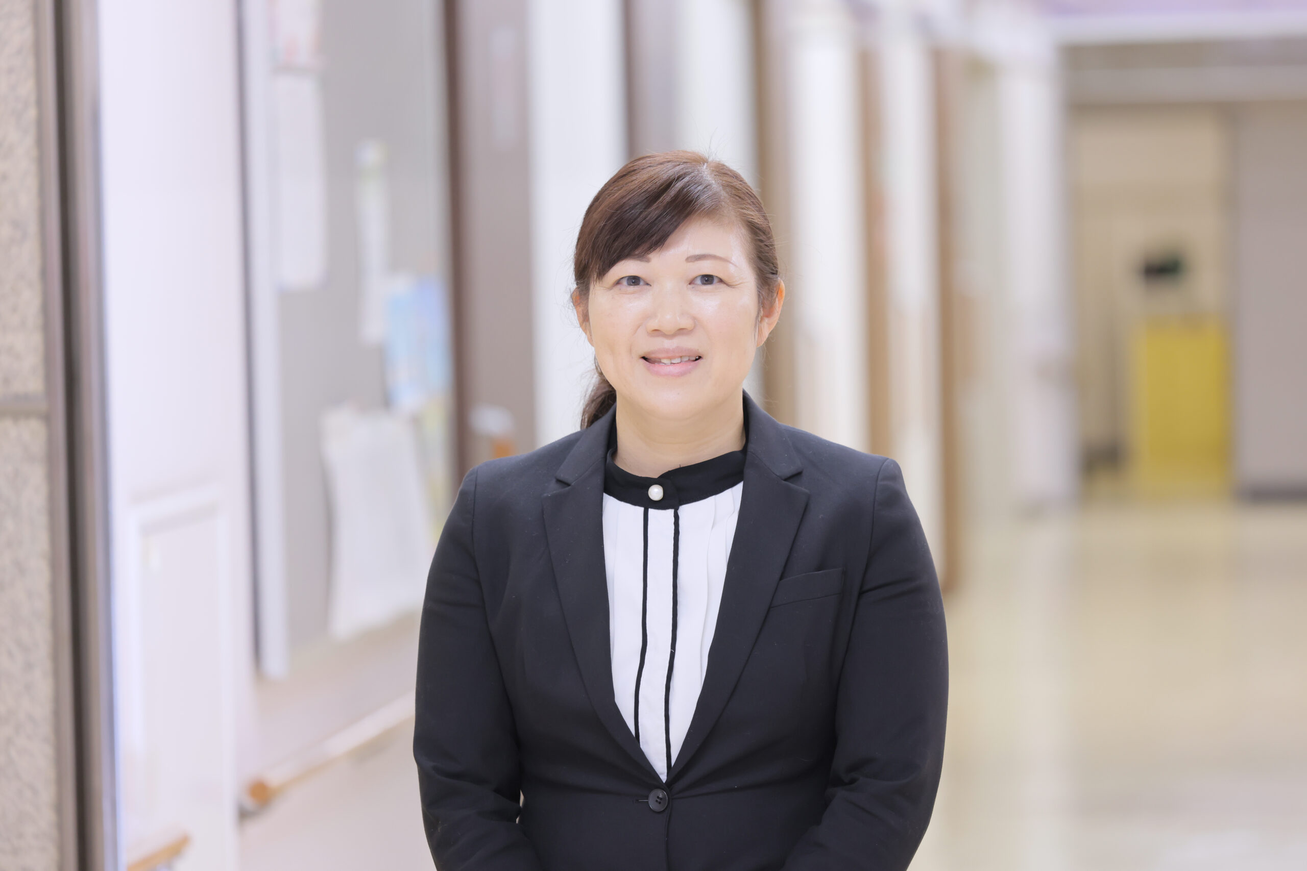 千葉県市原市・姉ヶ崎にある医療対応型ホームリヤンド-絆-姉崎の地域連携室で働く看護師