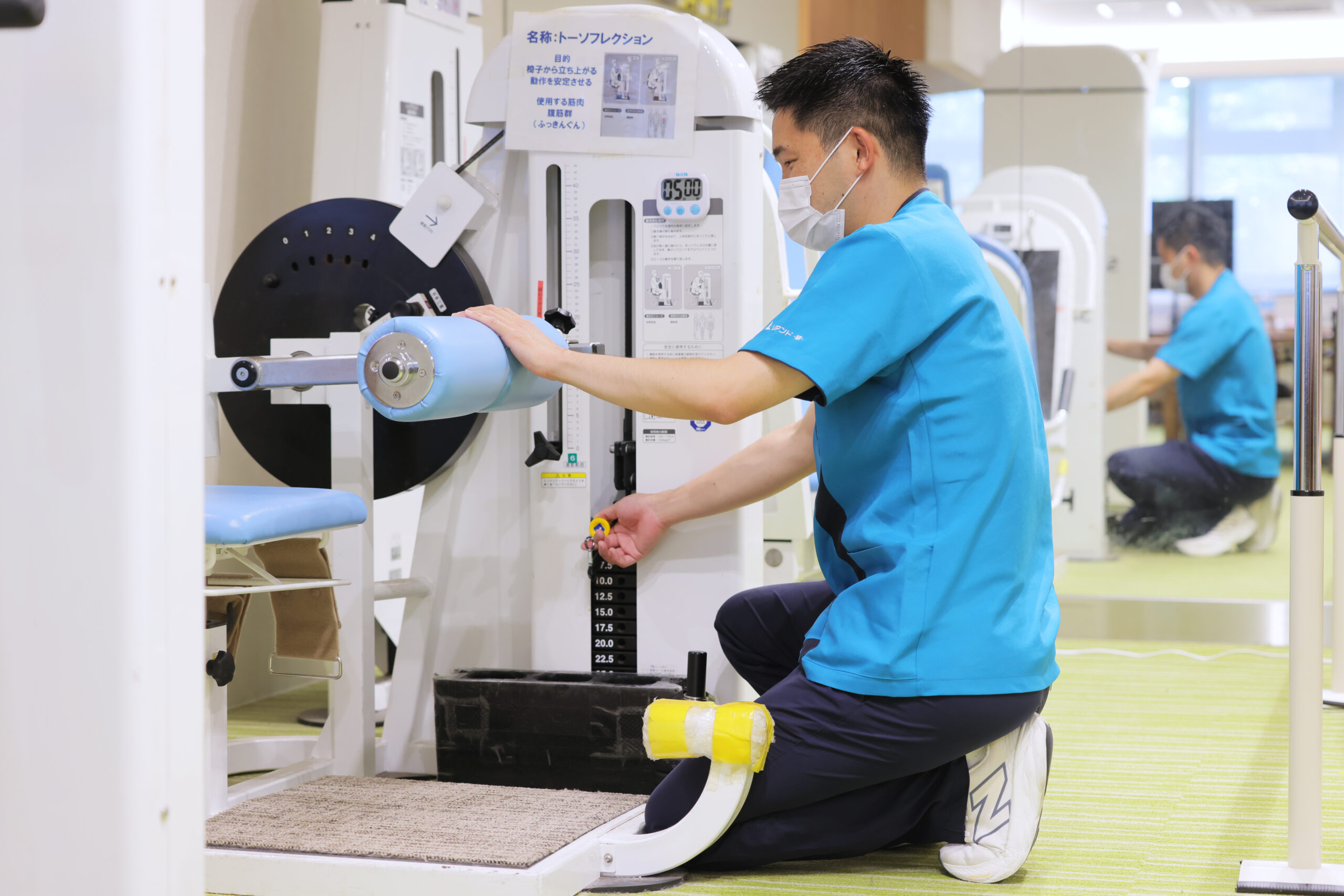 静岡県藤枝市にある医療対応型サービス付き高齢者向け住宅・医療対応型ホーム リヤンドファミーユの厨房で働く機能訓練指導員